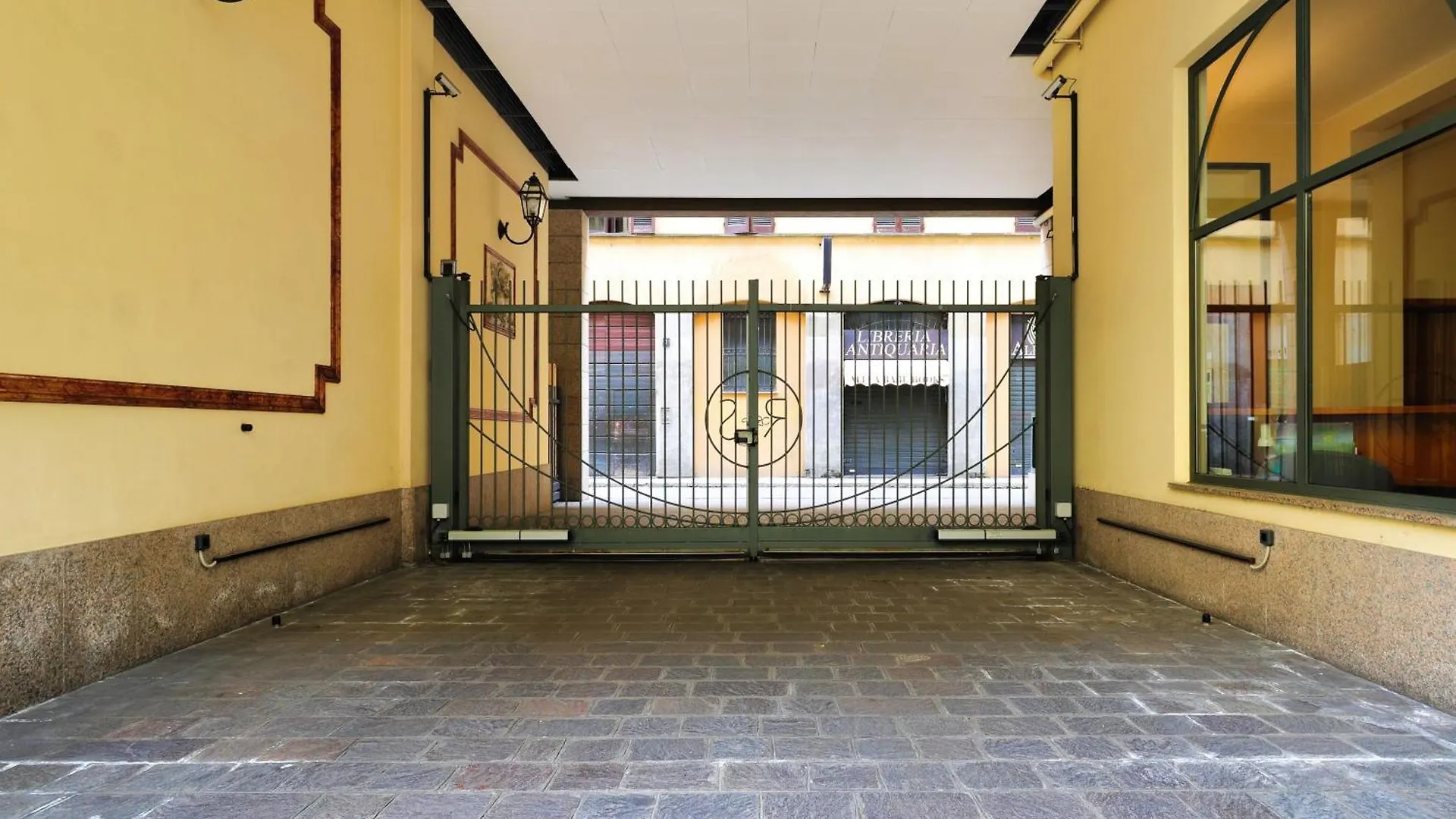 Scaldasole Loft Design 15 Min Dal Duomo Milan 0*,  Italy
