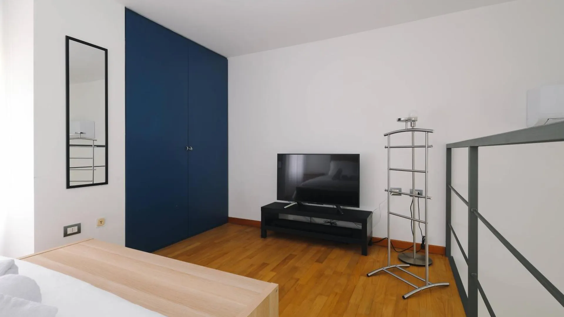 Scaldasole Loft Design 15 Min Dal Duomo Milan 0*,  Italy